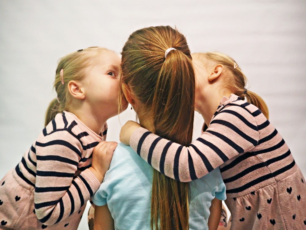 całowanie dzieci w usta
